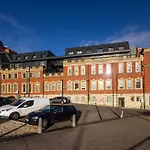 Апартаменти Apartment, Walk Everywhere , Views