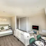 Apartment, Walk Everywhere , Views *