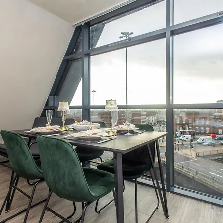 Apartment, Walk Everywhere , Views شقة