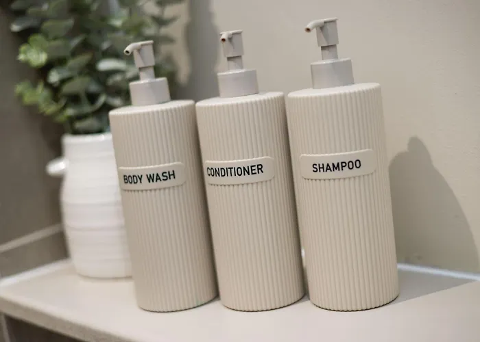 Apartment, Walk Everywhere , Views Лідс