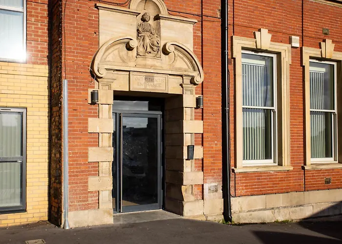 Apartment, Walk Everywhere , Views *