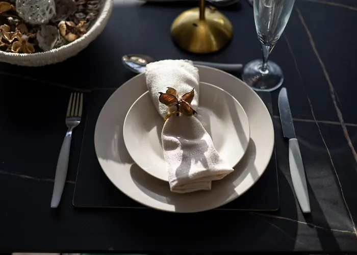 Apartment, Walk Everywhere , Views Apartment *